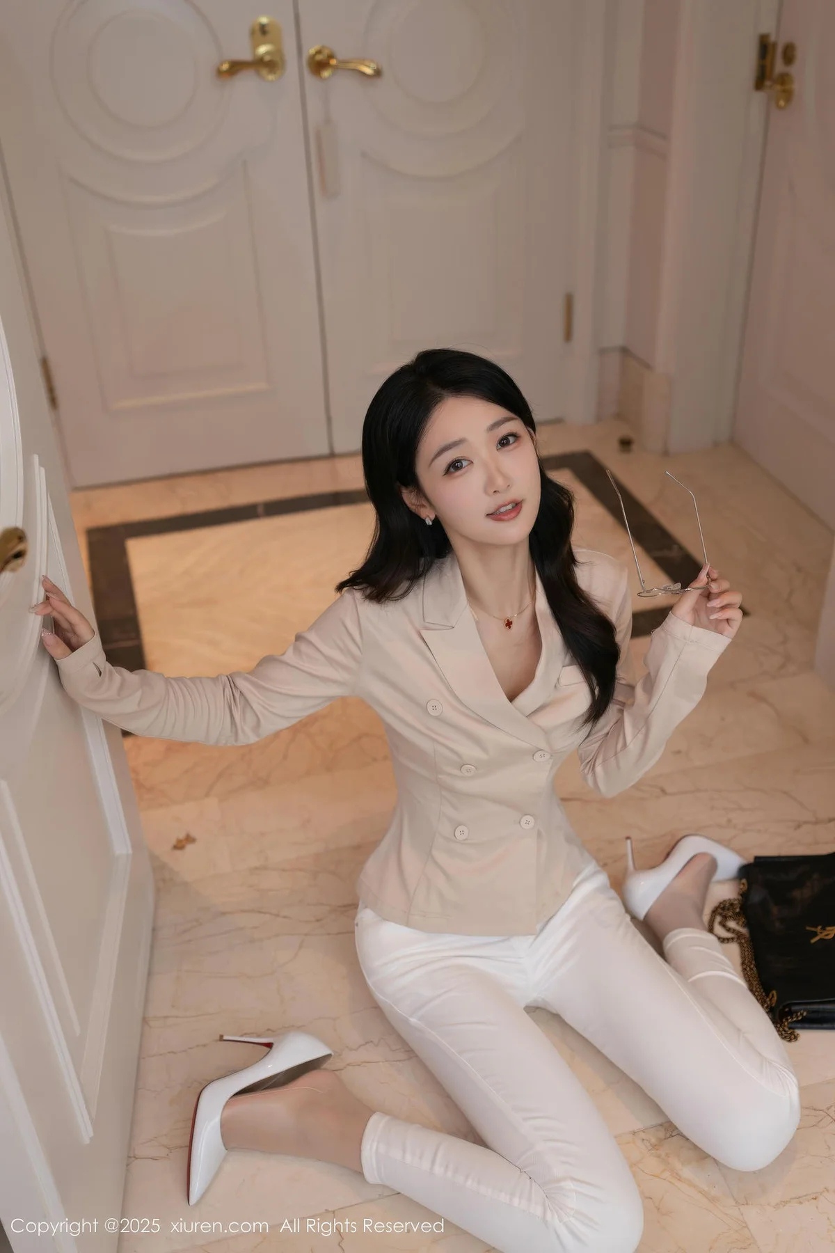 【XIUREN秀人網】2025.12.01 Vol.11053 唐安琪 完整版無水印寫真【84P】 