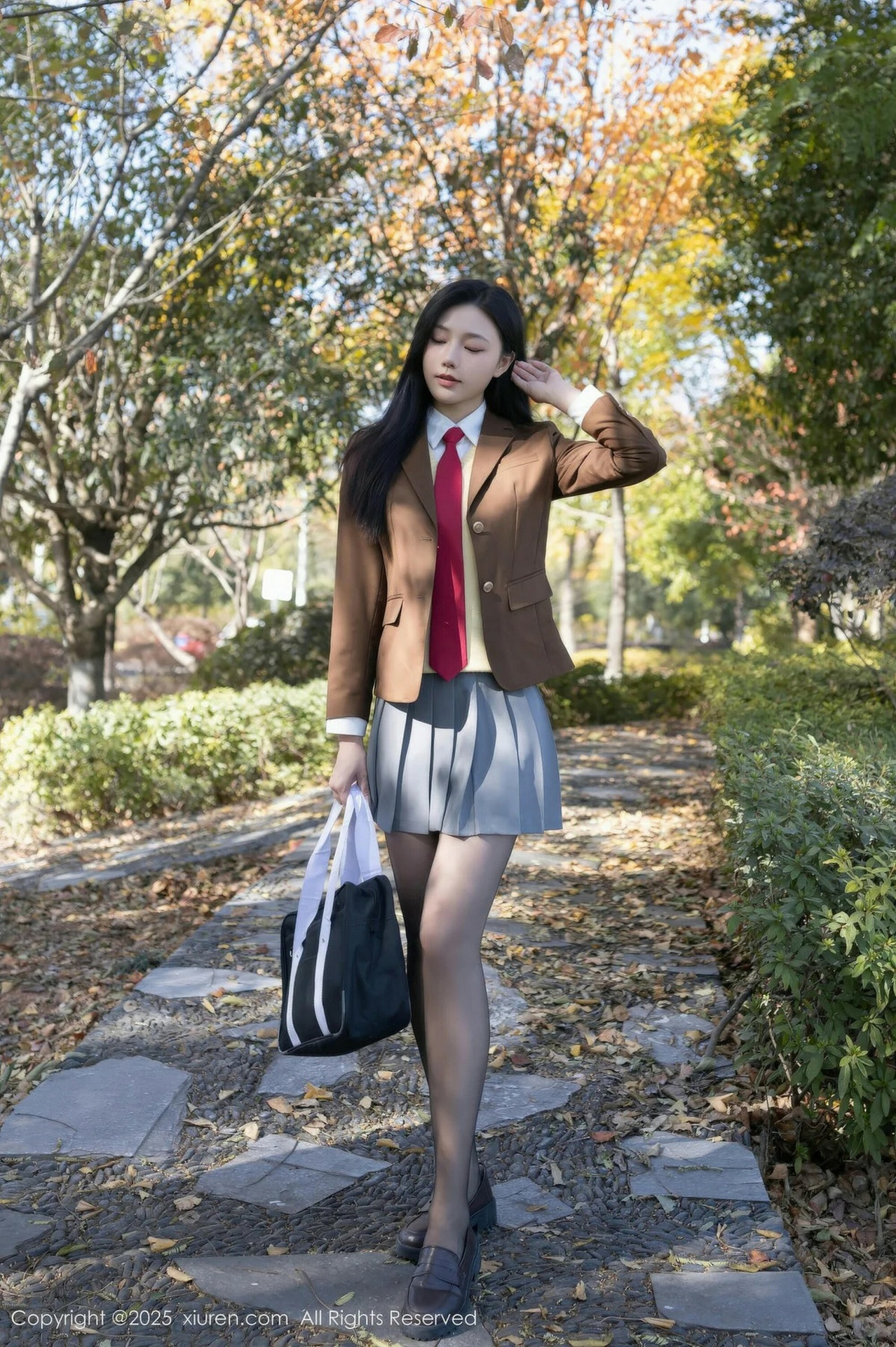 【XIUREN秀人网】2025.12.09Vol.11087 安然anran 完整版无水印写真【77P】