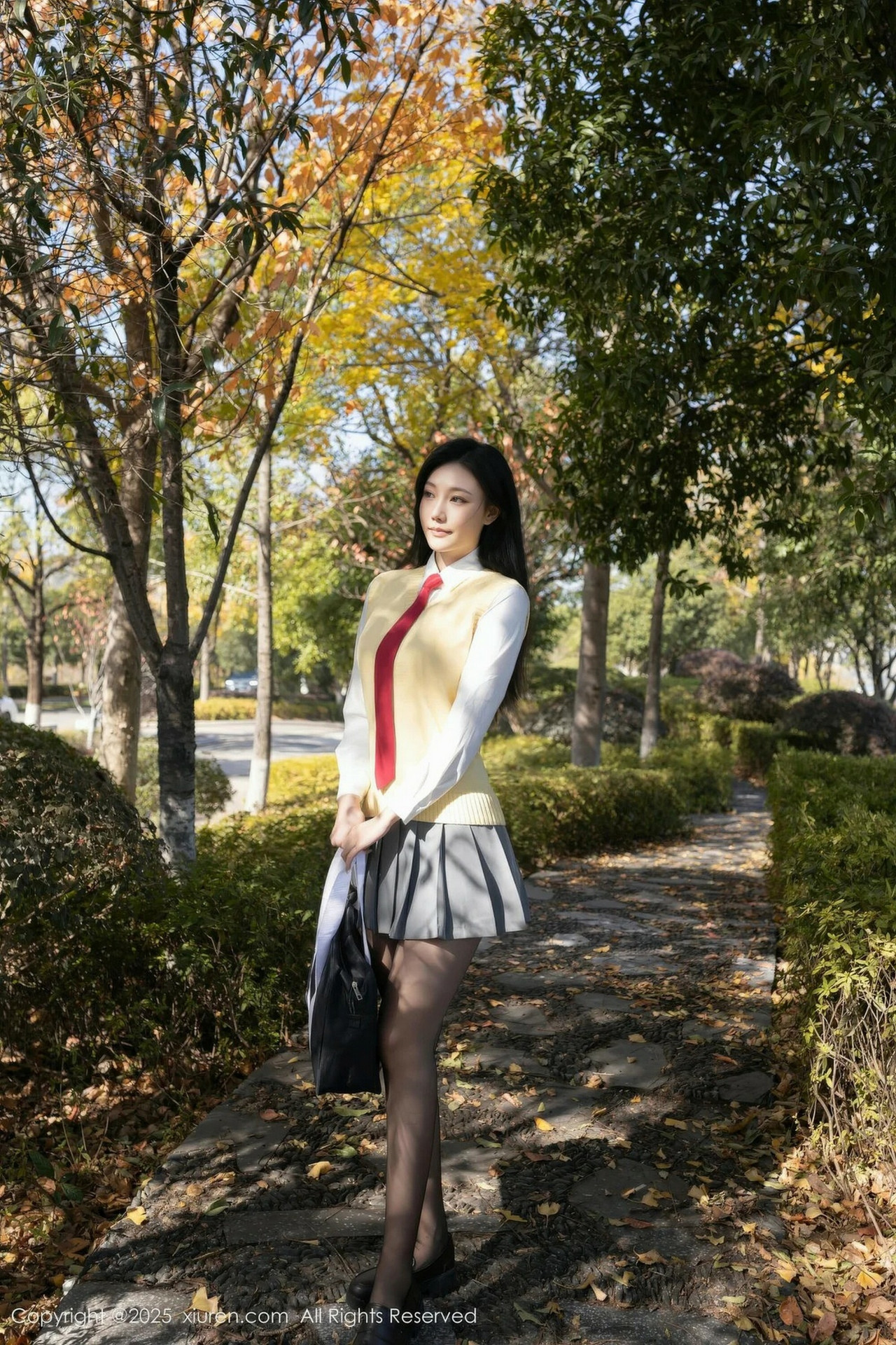 【XIUREN秀人网】2025.12.09Vol.11087 安然anran 完整版无水印写真【77P】