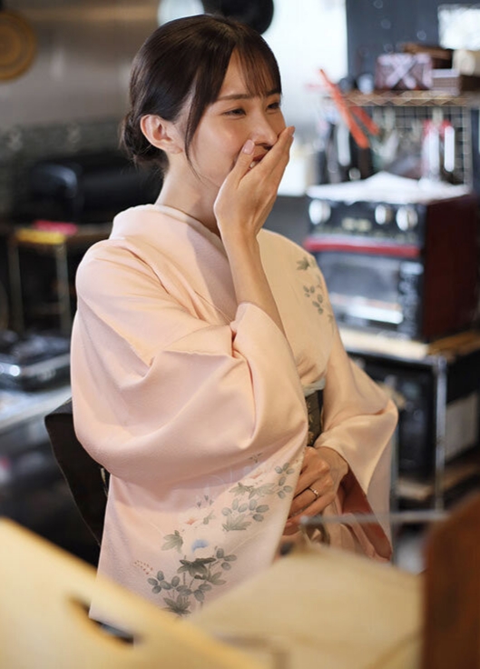 高级料理餐厅的老板娘美人女将!优雅的「佐野秋帆」