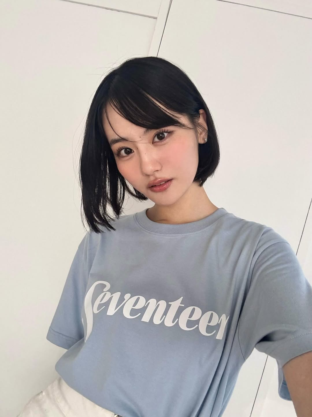 关谷瑠纪近期泳装写真造型，展现其成熟优雅的气质和完美身材曲线