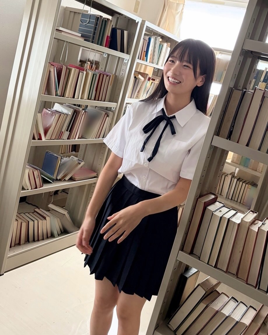 榊原萌流露脆弱神情的特写画面